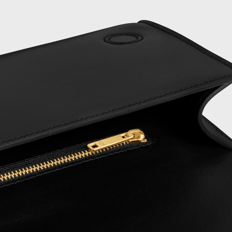 CELINE kvinner asymmetrisk clutch i skinnende kalveskinn med trykk V0PT6279 tilbehør svart