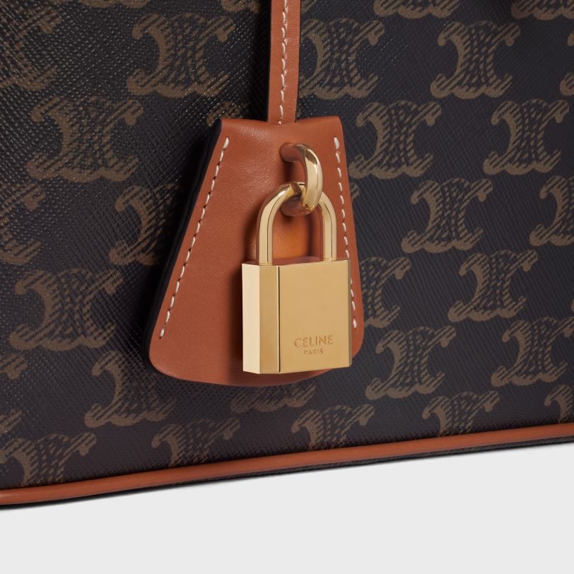 CELINE menn reiseforfengelighetskinne i triomphe-lerret og kalveskinn V0PT61582 tilbehør tan